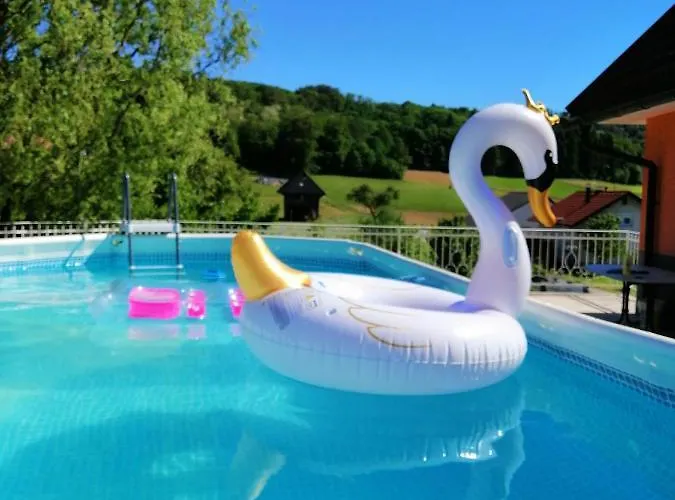 Apartment Tina With Seasonal Pool Podsreda photo
